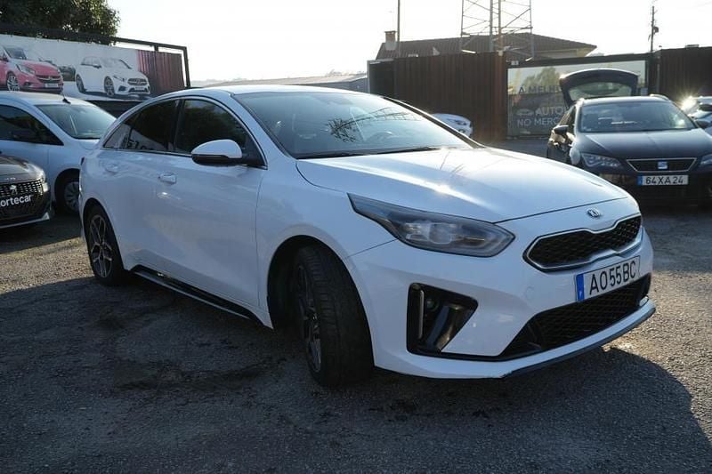 Usado Kia ProCeed 120 HP (88 kW) 2022 Branco Carrinha