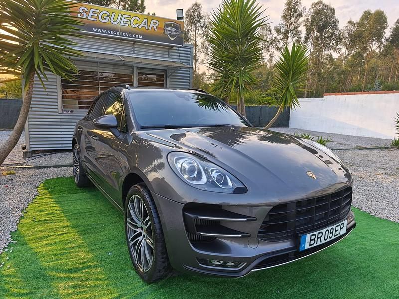 Castanho Usado 2015 Porsche Macan Turbo SUV | € 52.000 - Imagem 1/4
