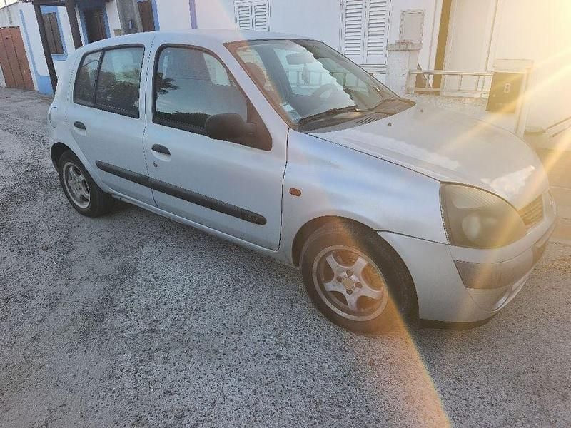 Usado 2002 Renault Clio II Sedan | € 1.000 (Preço justo) - Imagem 1/4