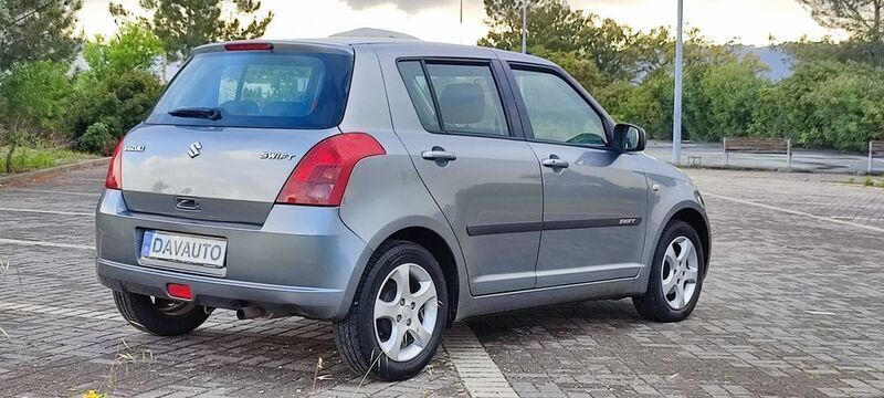 Usado 2005 Suzuki Swift GLS Sedan | € 3.890 - Imagem 1/4