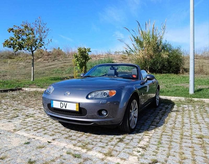 Usado Mazda MX5 160 HP (117 kW) 2007 Cinzento Cabrios