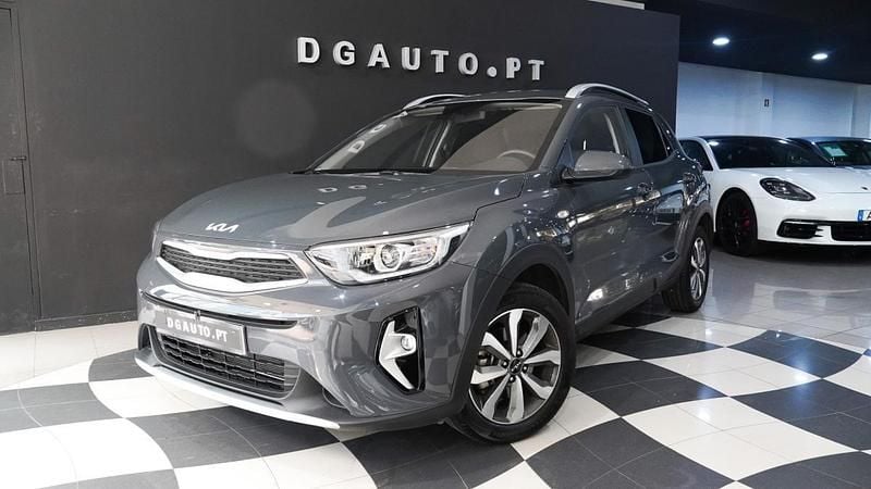 Cinzento Usado 2023 Kia Stonic SUV | € 17.990 (Preço justo) - Imagem 1/4
