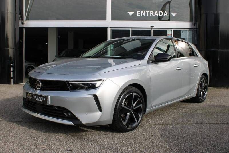 Usado Opel Astra Elegance 130 HP (95 kW) 2023 Cinzento Citadino