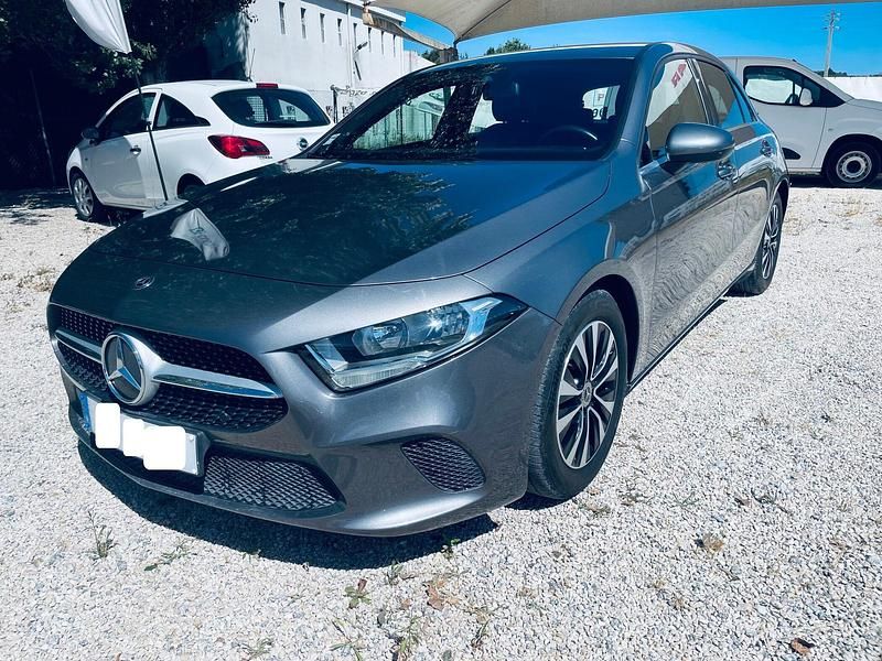 Cinza Usado 2020 Mercedes A180 Progressive | € 21.480 (Preço justo) - Imagem 1/4
