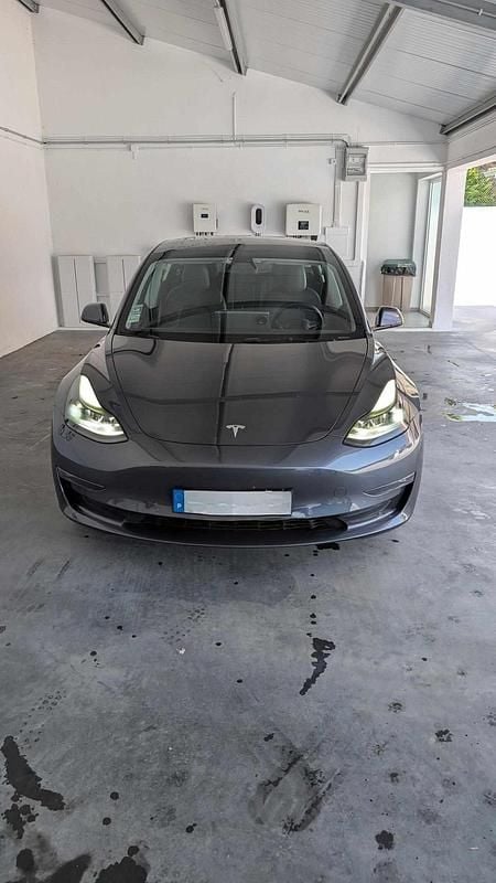 Cinzento Usado 2021 Tesla Model 3 Long Range AWD Sedan | € 26.950 (Preço justo) - Imagem 1/4