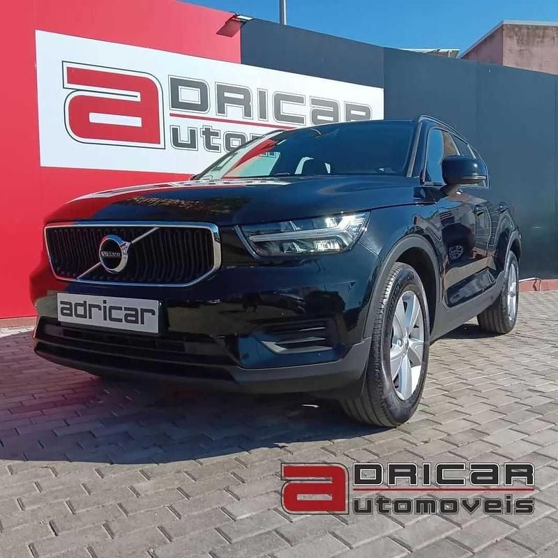 Preto Usado 2022 Volvo XC40 Momentum SUV | € 24.500 (Preço justo) - Imagem 1/4