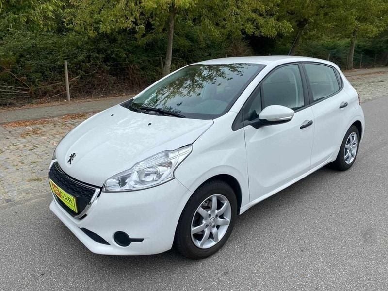 Branco Usado 2015 Peugeot 208 Citadino | € 9.500 (Preço justo) - Imagem 1/4