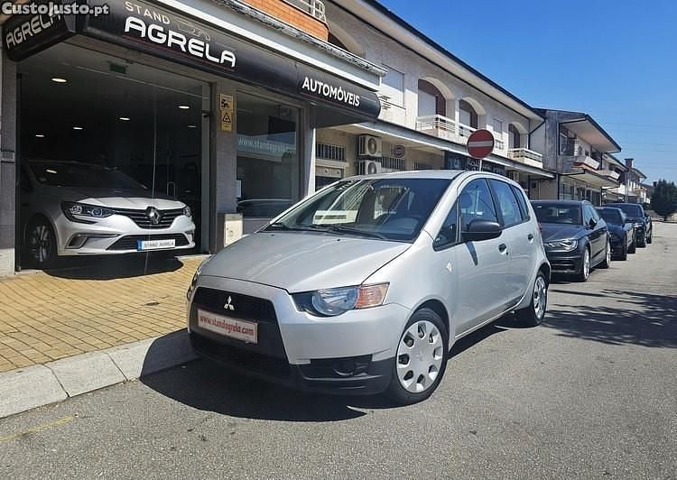 Cinza Usado 2009 Mitsubishi Colt Inform | € 4.500 - Imagem 1/1