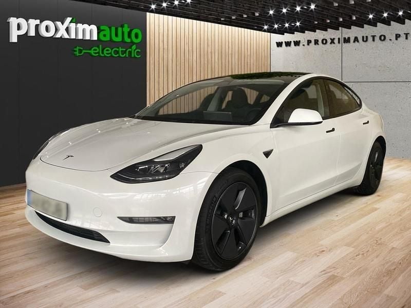 Branco Usado 2023 Tesla Model 3 Sedan | € 30.900 (Preço justo) - Imagem 1/4