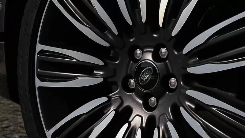 Usado Land Rover Range Rover Velar R-Dynamic 241 HP (177 kW) 2019 Cinzento platina SUV