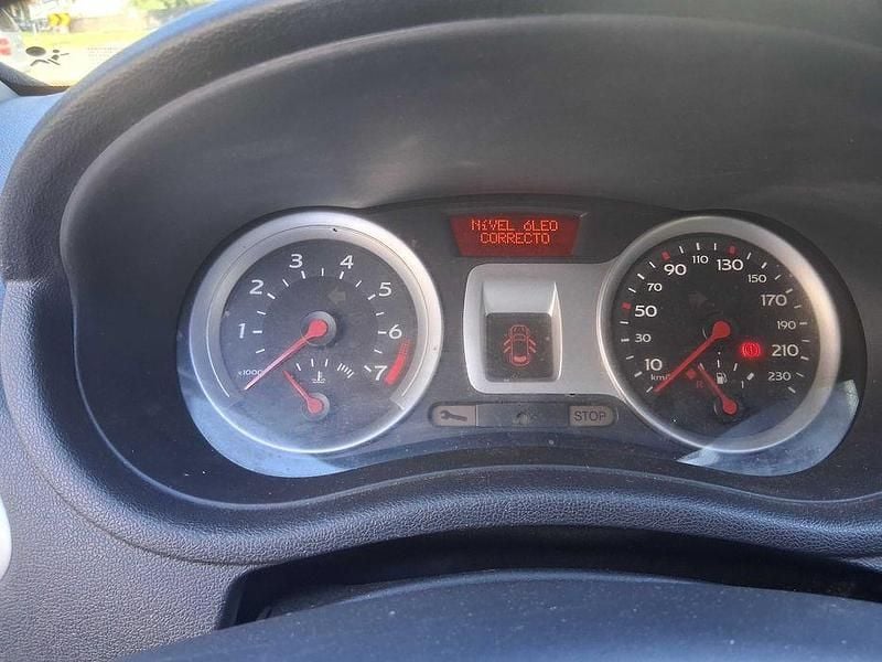 Usado Renault Clio III Rip Curl 85 HP (62 kW) 2008