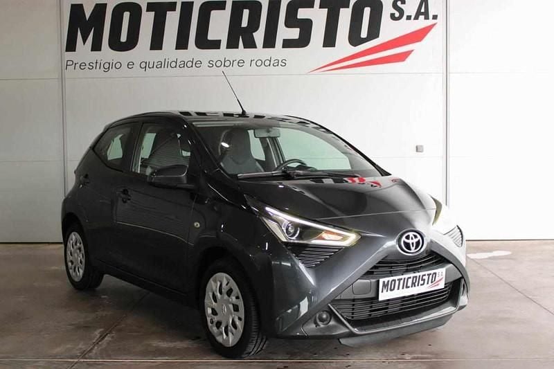 Cinzento Usado 2021 Toyota Aygo X-play Citadino | € 13.900 (Preço justo) - Imagem 1/4