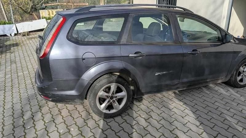 Usado Ford Focus 109 HP (80 kW) 2008 Cinzento Carrinha