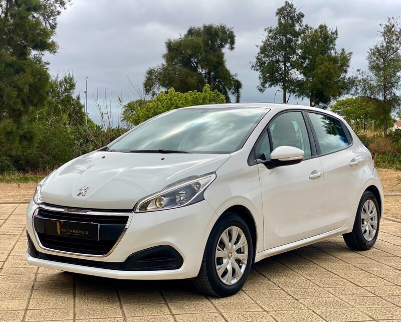Branco Usado 2018 Peugeot 208 Signature Sky Citadino | € 11.900 (Preço justo) - Imagem 1/4