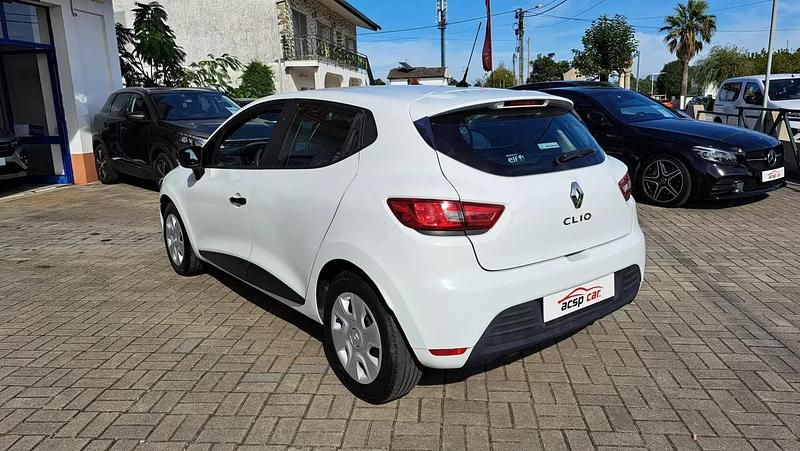 Usado Renault Clio IV Zen 75 HP (55 kW) 2019 Branco Sedan