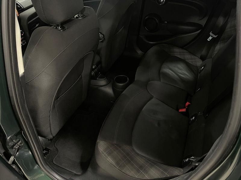 Usado Mini Cooper D 116 HP (85 kW) 2017 Verde Citadino