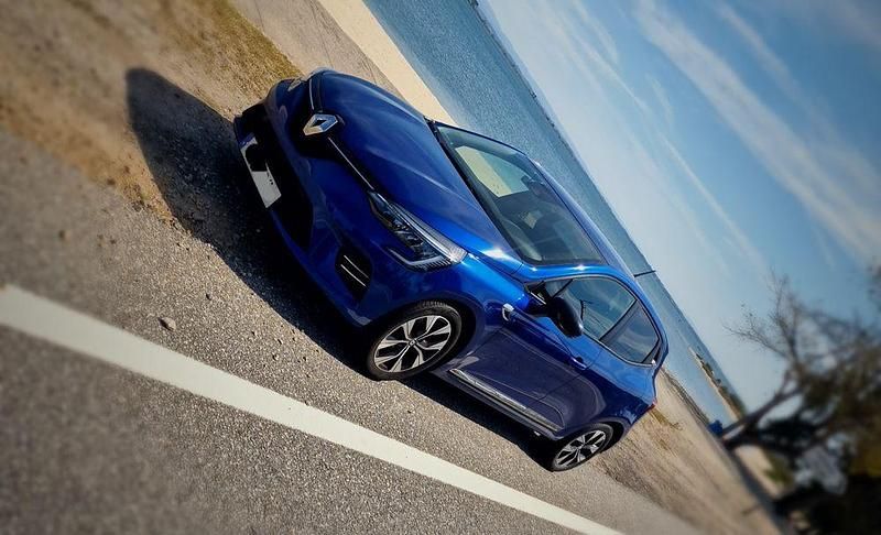 Usado 2021 Renault Clio V LIMITED Sedan | € 14.000 (Bom preço) - Imagem 1/2