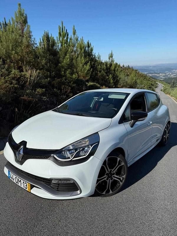 Branco Usado 2015 Renault Clio IV Trophy Citadino | € 19.750 - Imagem 1/4