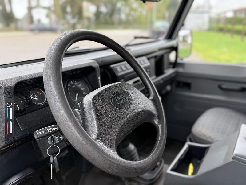 Usado Land Rover Defender 122 HP (89 kW) 2002 Sedan