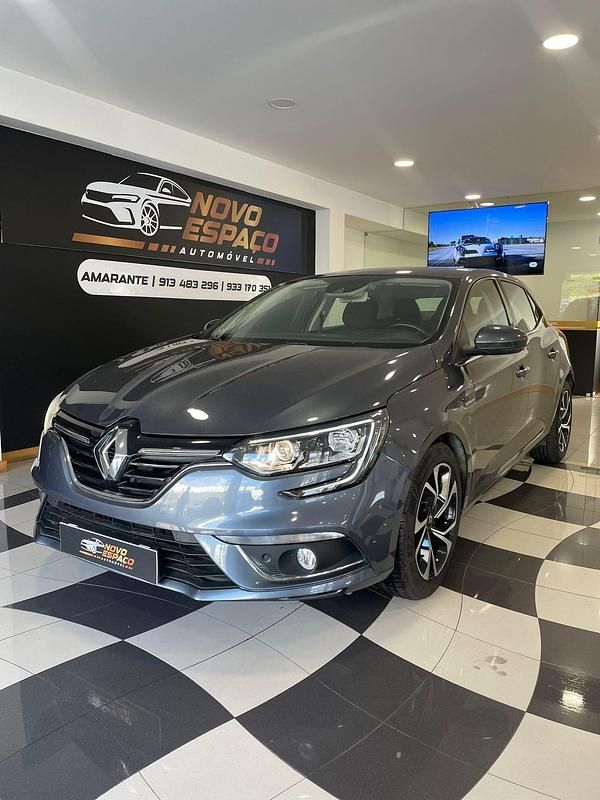 Cinza Usado 2016 Renault Mégane III | € 15.950 - Imagem 1/4