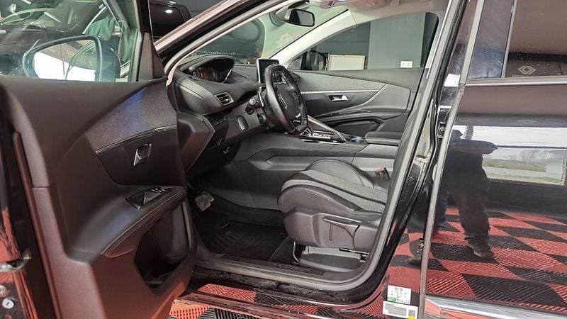 Usado Peugeot 5008 Allure 131 HP (96 kW) 2020 SUV