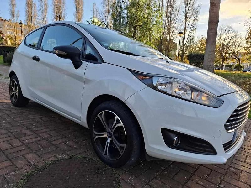 Branco Usado 2015 Ford Fiesta Citadino | € 5.480 (Super Preço) - Imagem 1/4