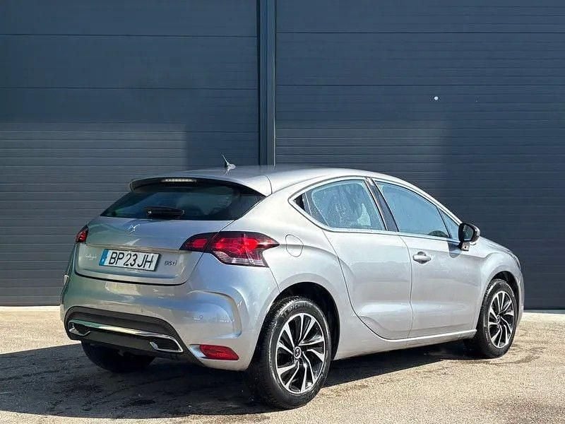 Usado DS Automobiles DS4 Be Chic 130 HP (95 kW) 2018 Cinzento Citadino