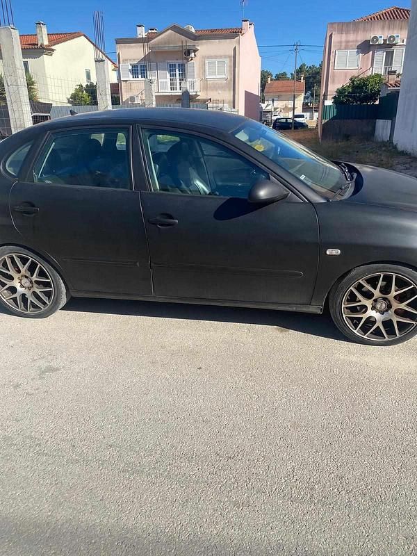 Preto Usado 2002 Seat Cordoba Carrinha | € 2.100 - Imagem 1/4