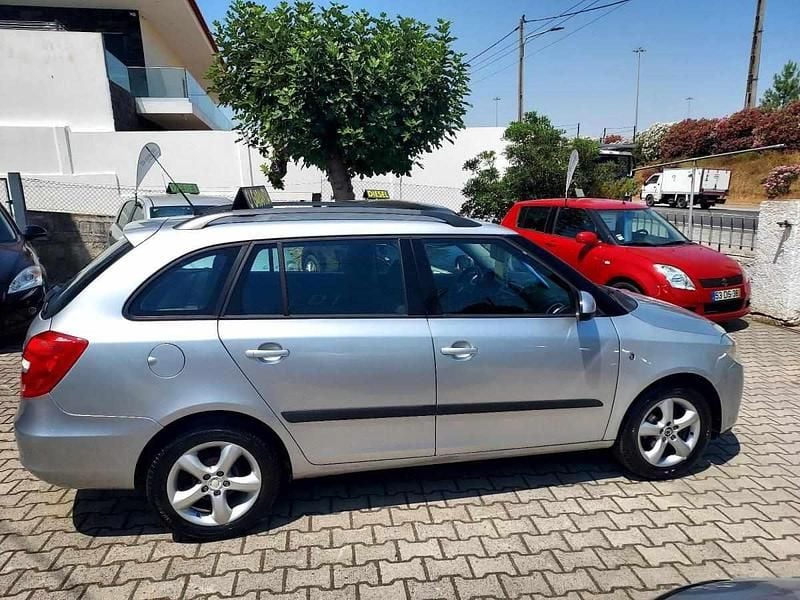 Cinzento Usado 2009 Skoda Fabia Carrinha | € 5.450 (Preço justo) - Imagem 1/4
