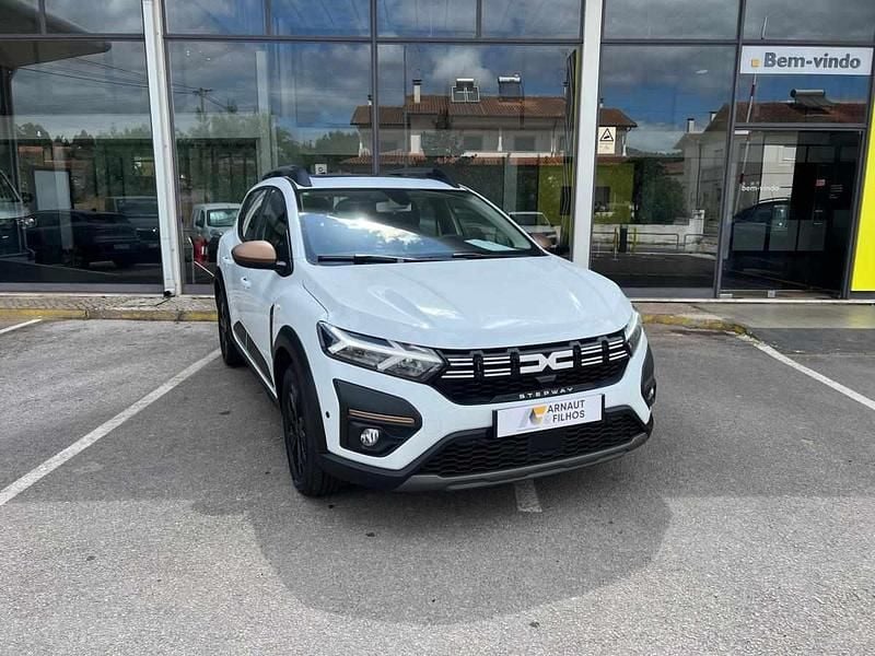 Branco Usado 2024 Dacia Sandero Citadino | € 17.900 (Preço justo) - Imagem 1/4