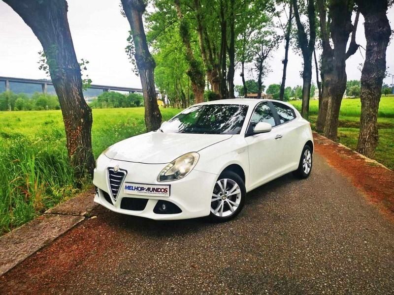 Branco Usado 2011 Alfa Romeo Giulietta Distinctive Citadino | € 9.500 (Preço elevado) - Imagem 1/4