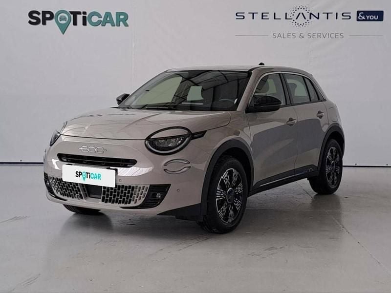 Bege Usado 2025 Fiat 600 SUV | € 24.500 (Preço justo) - Imagem 1/4