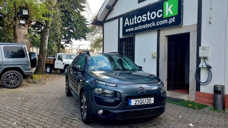 Cinza Usado 2016 Citroën C4 PureTech SUV | € 9.000 (Preço justo) - Imagem 1/4
