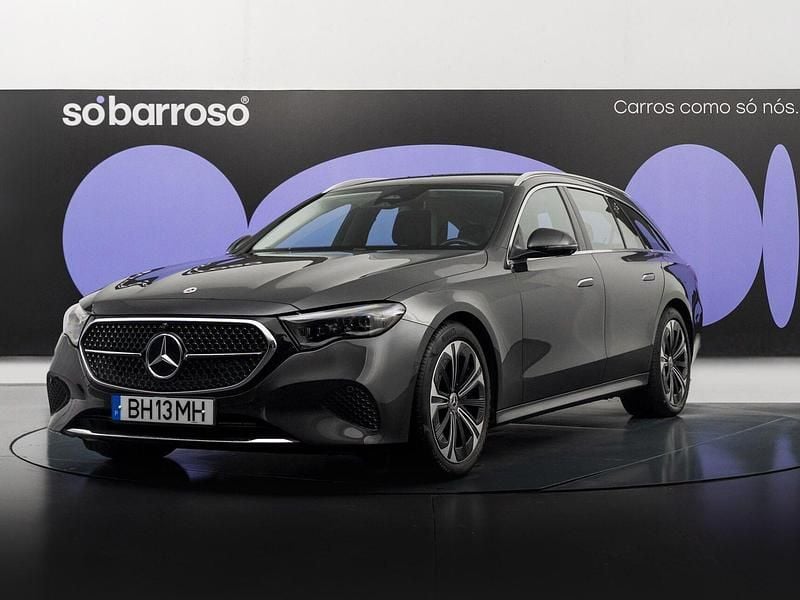 Usado Mercedes E300 Avantgarde 313 HP (230 kW) 2024 Cinza Carrinha