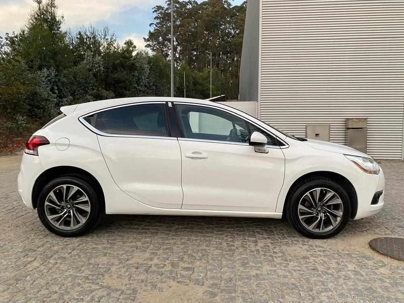 Usado DS Automobiles DS4 120 HP (88 kW) 2014 Branco