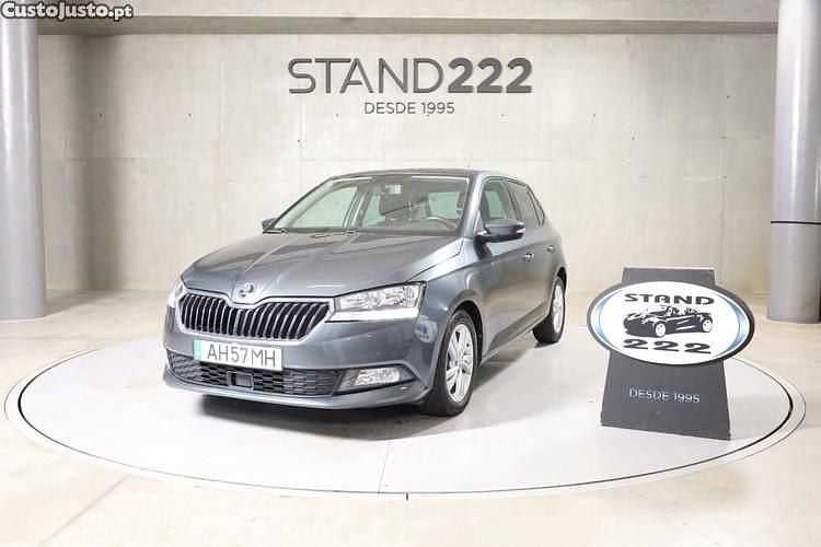 Cinza Usado 2021 Skoda Fabia Ambition Citadino | € 15.850 (Preço justo) - Imagem 1/1