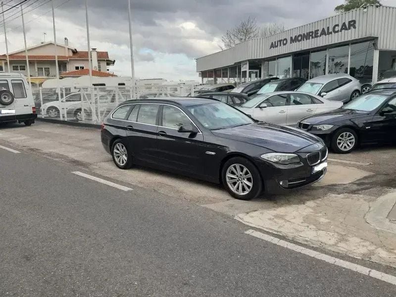 Cinza escuro Usado 2012 BMW 520 Carrinha | € 13.400 (Super Preço) - Imagem 1/4