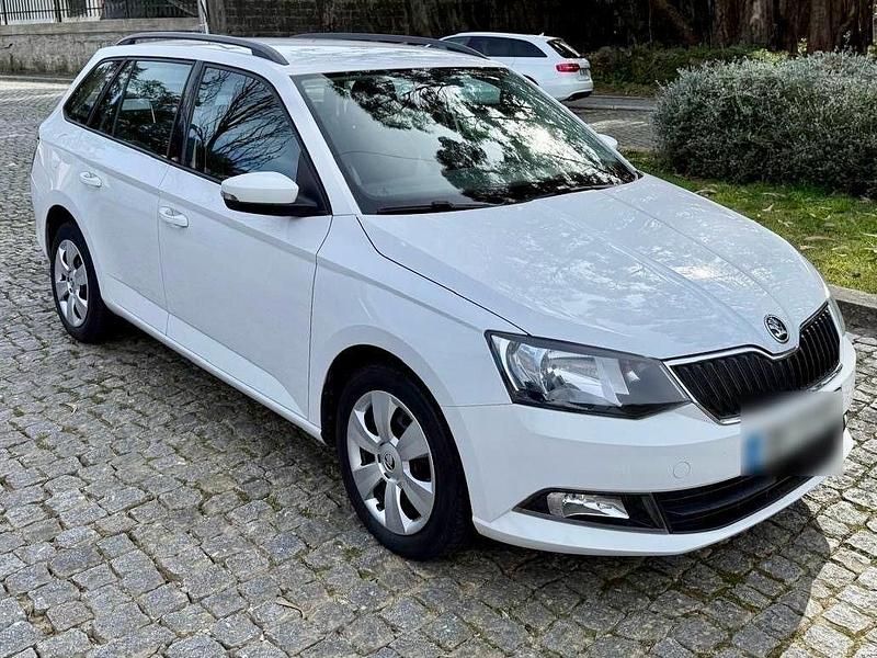 Branco Usado 2016 Skoda Fabia Citadino | € 11.999 (Preço elevado) - Imagem 1/4