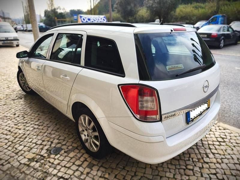 Usado Opel Astra 90 HP (66 kW) 2007 Branco