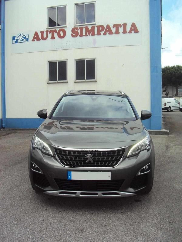 Usado Peugeot 3008 120 HP (88 kW) 2018 Cinzento Citadino