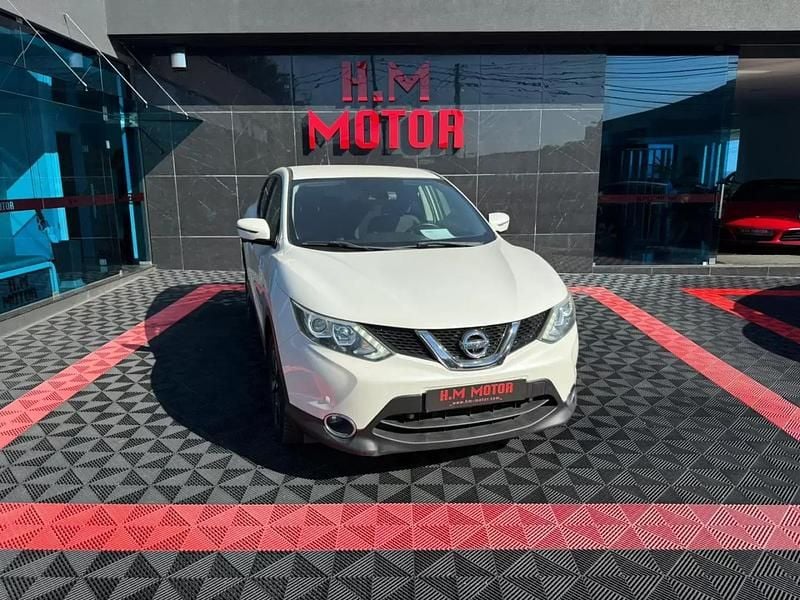 Branco Usado 2015 Nissan Qashqai N-Connecta SUV | € 15.300 (Preço elevado) - Imagem 1/4