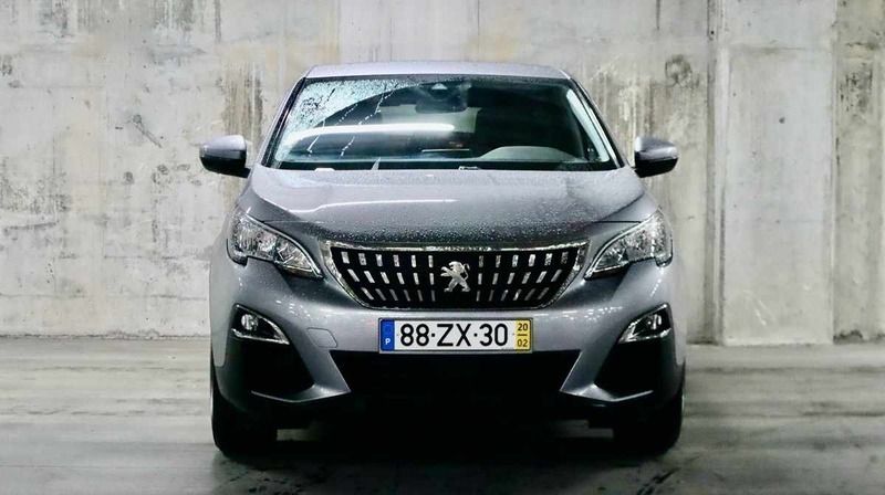 Usado Peugeot 3008 131 HP (96 kW) 2020 Cinzento Citadino