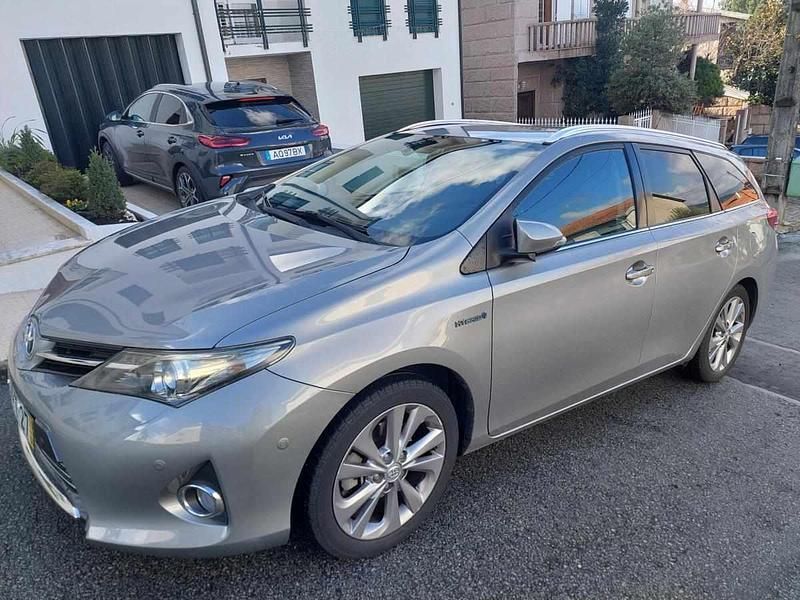 Usado Toyota Auris 136 HP (100 kW) 2015 Cinzento Citadino