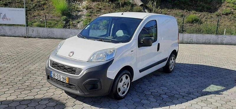 Branco Usado 2017 Fiat Fiorino Monovolume | € 7.750 (Preço elevado) - Imagem 1/4