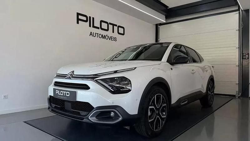 Usado Citroën e-C4 Shine 100 kW (136 HP) 2023 Branco Sedan