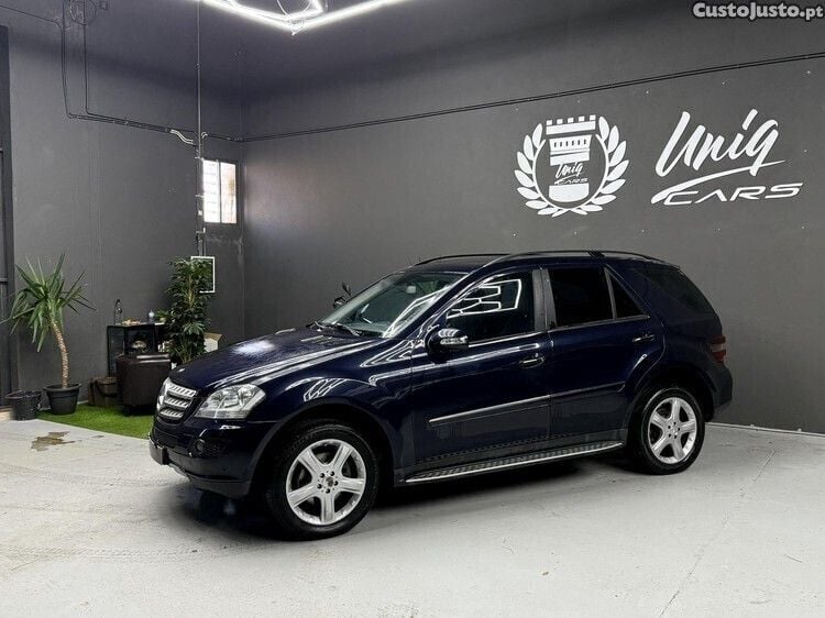 Azul Usado 2007 Mercedes ML320 SUV | € 15.990 - Imagem 1/1