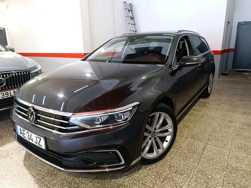 Cinzento Usado 2020 VW Passat Carrinha | € 18.980 (Bom preço) - Imagem 1/4