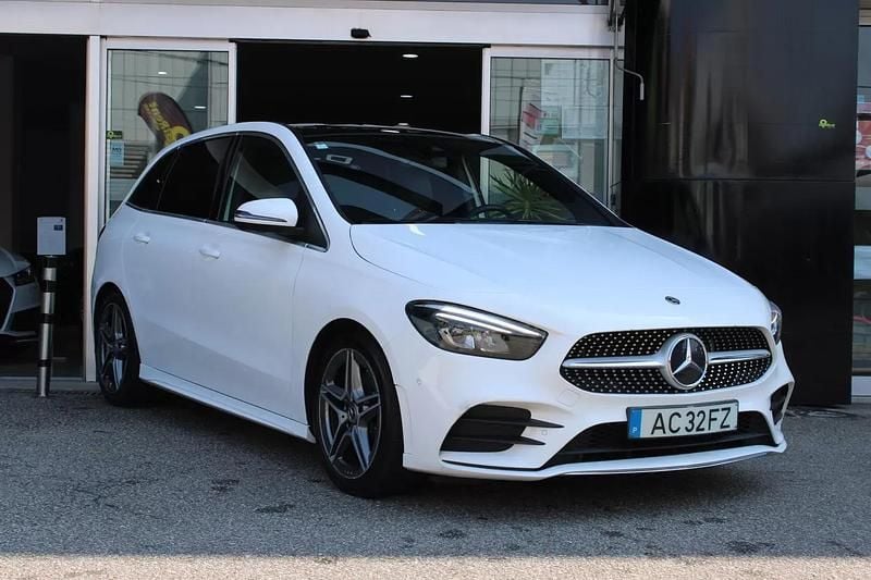 Branco Usado 2020 Mercedes B200 AMG line Monovolume | € 26.900 - Imagem 1/4