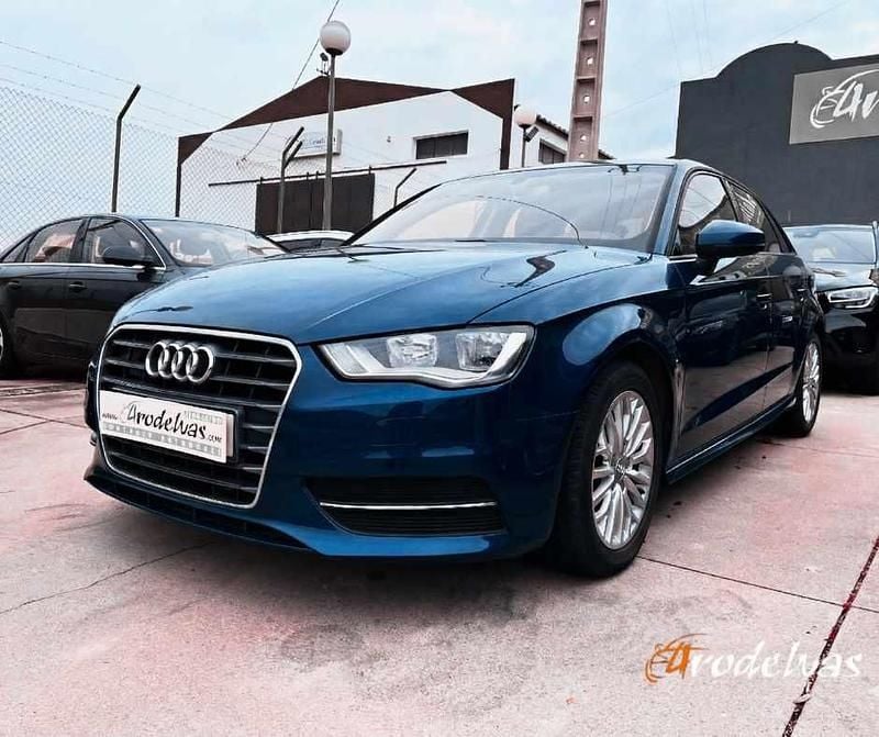 Usado Audi A3 Sportback 115 HP (84 kW) 2016 Azul Citadino