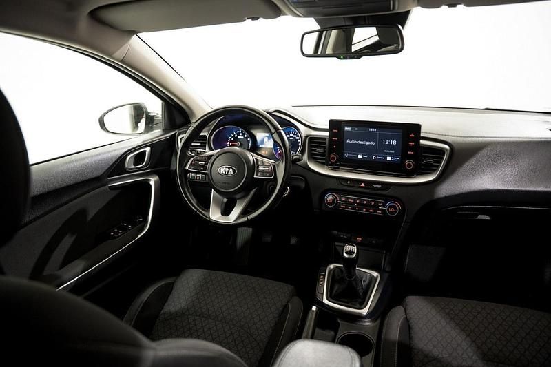 Usado Kia Ceed 120 HP (88 kW) 2021 Branco Citadino